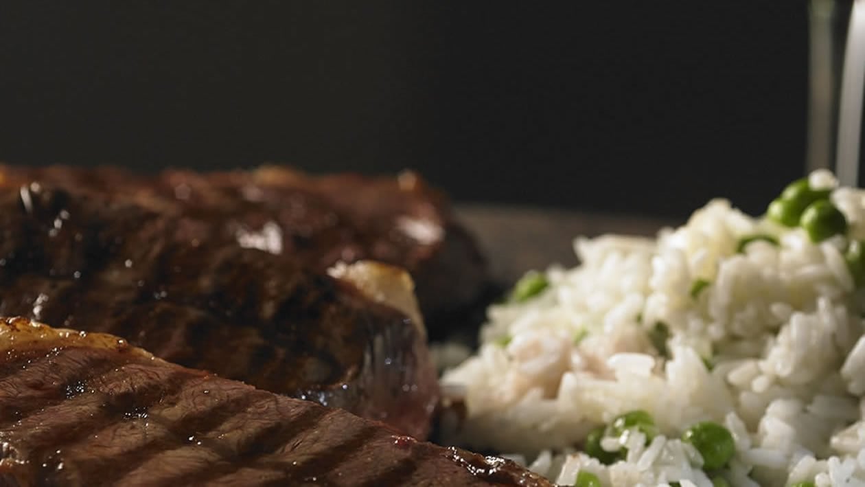 Entrecote con arroz cremoso con arvejas y queso – - Receta