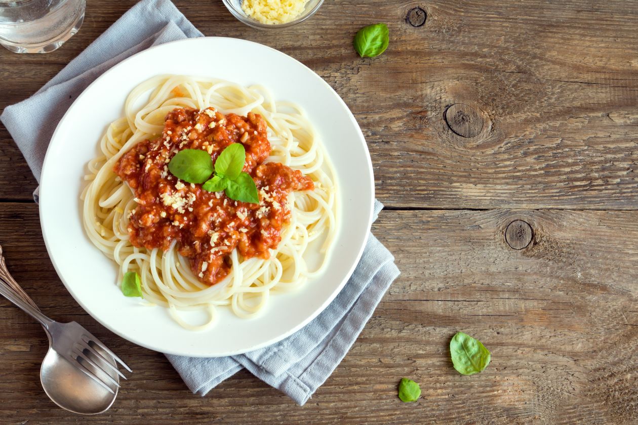 Spaghetti con bolognesa – - Receta