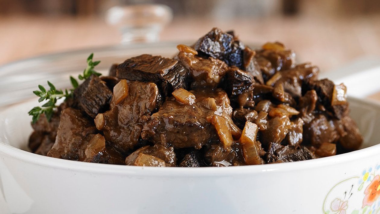 Ternera guisada con hongos de pino y oporto – - Receta Ternera guisada con hongos de pino y oporto – - Receta