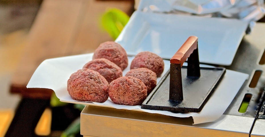 Todo sobre la ‘smash’, el tipo de hamburguesas que gana seguidores en el mundo