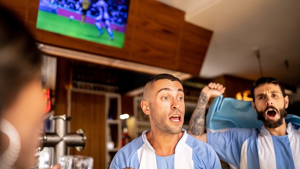 Fanáticos de la selección Argentina en un bar Fanáticos de la selección Argentina en un bar