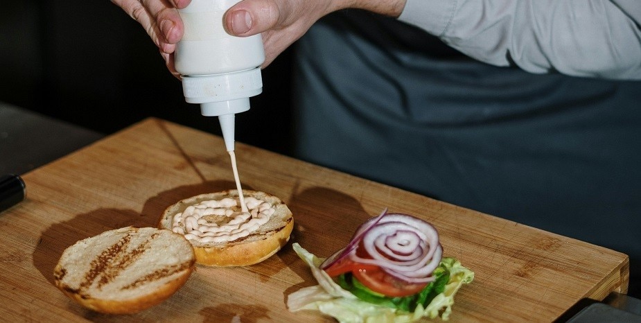 Descubrí cómo integrar la salsa golf en el menú de tu restaurante 