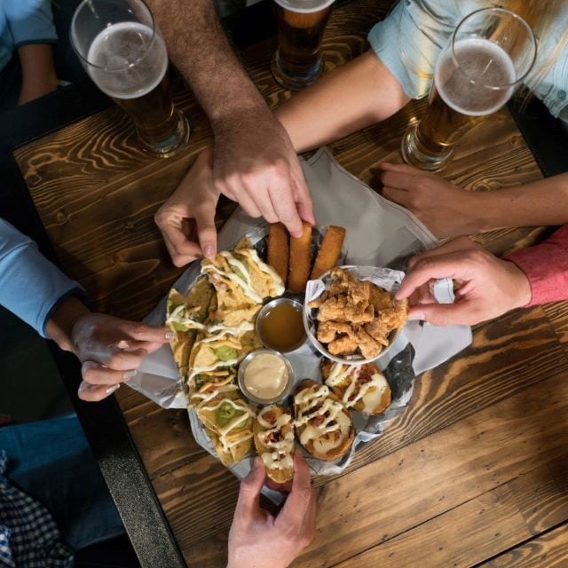 Renová la carta de propuestas en tu happy hour con estas recetas que optimizan el sabor y cuidan los costos