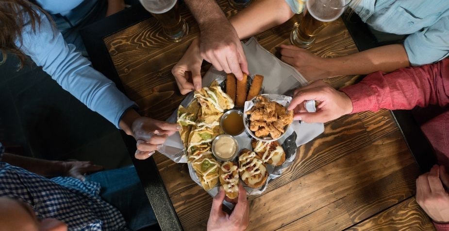 Renová la carta de propuestas en tu happy hour con estas recetas que optimizan el sabor y cuidan los costos