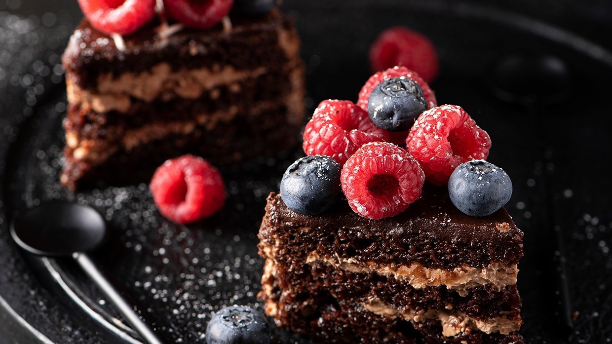 Torta de Brownie de chocolate con frutos